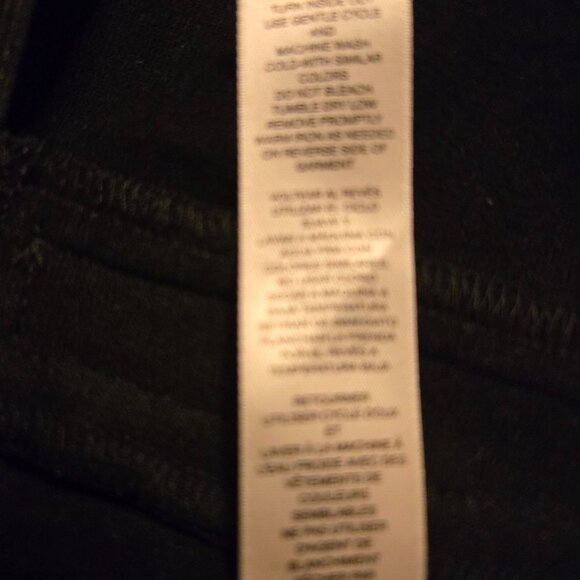 Chico's Fabulously Slimming black pants. Chico's size 1.5P (MP/10P) - Picture 4 of 13